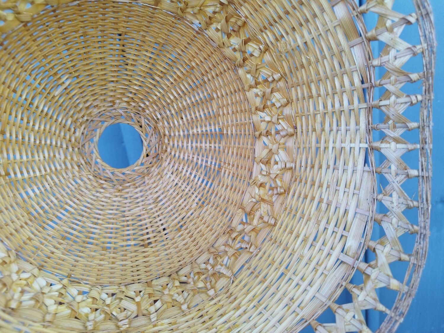 Wicker straw suspension