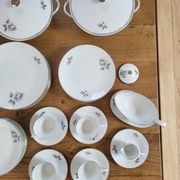 36-piece porcelain service