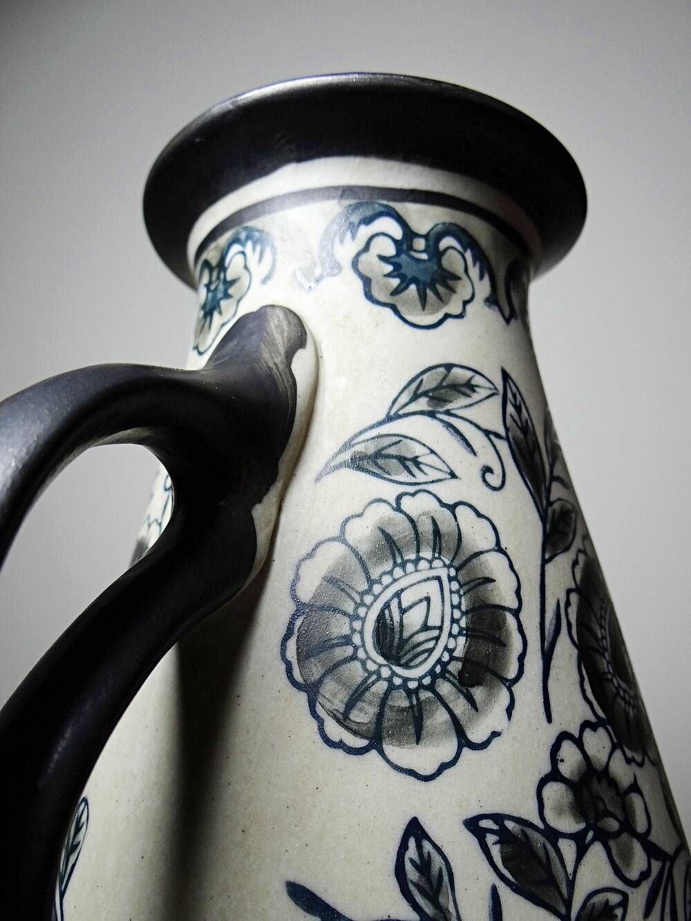 Antique Art Deco vase 1920-40 in fine stoneware, Art Nouveau and Chinoiserie style