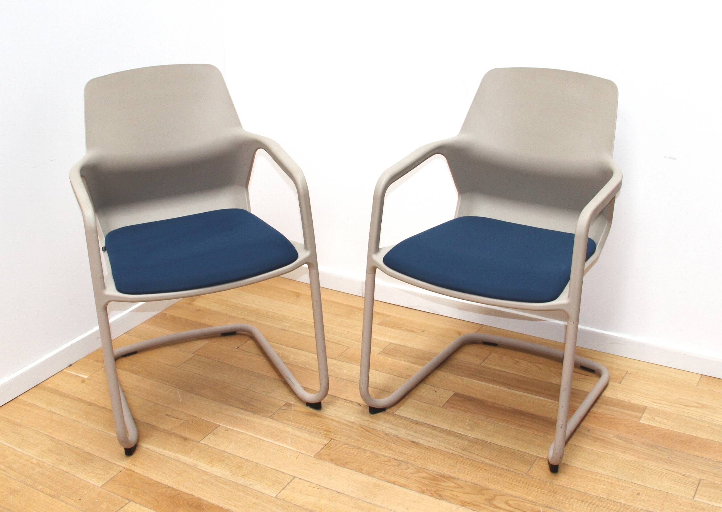 Paire de fauteuils de bureau Metrick, Wilkhann