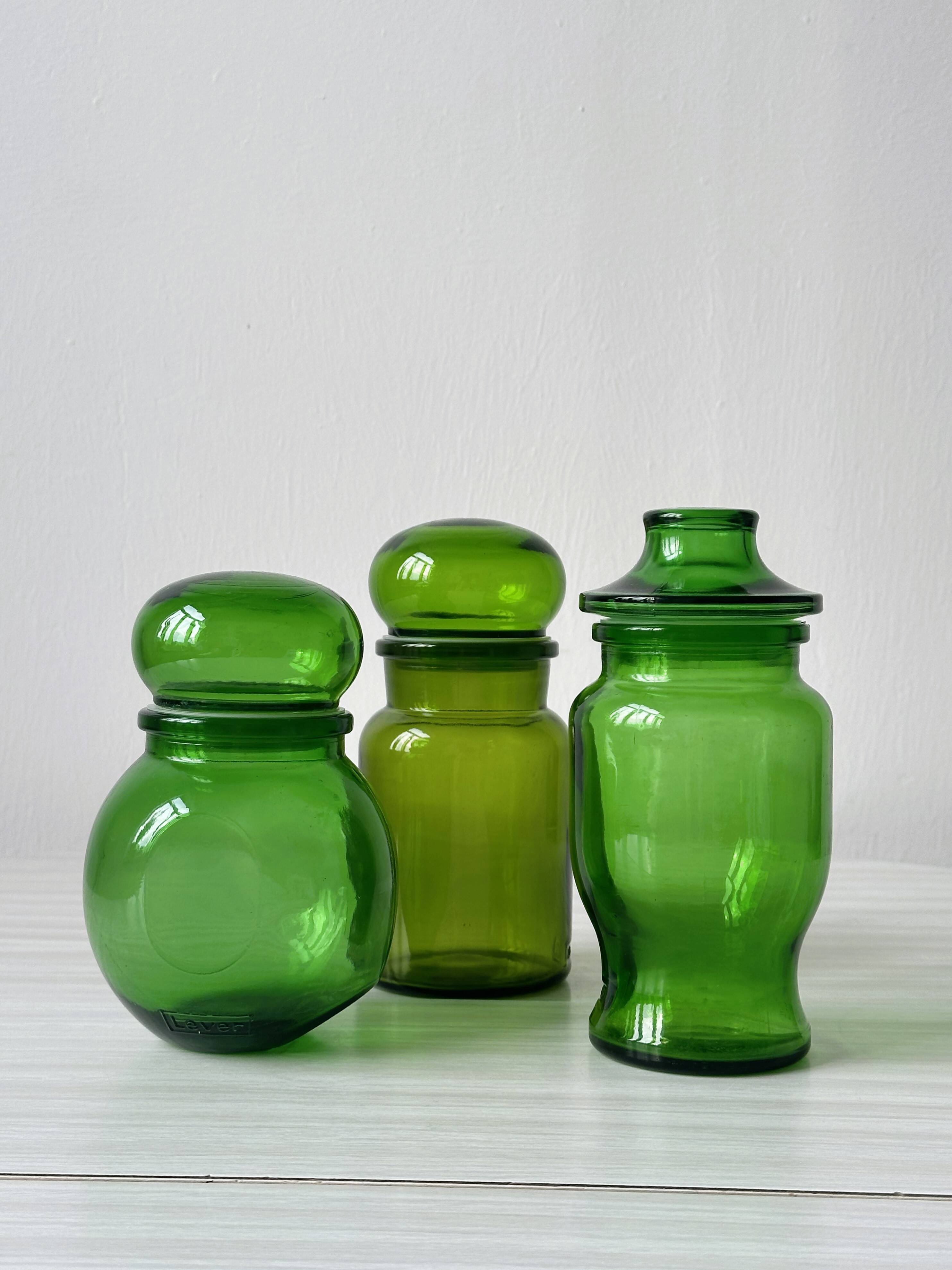 Lot of apothecary jars, good condition.