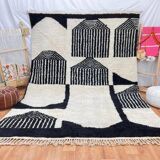 Traditional handmade Beni Ourain Berber rug, size 140 x 260 cm.