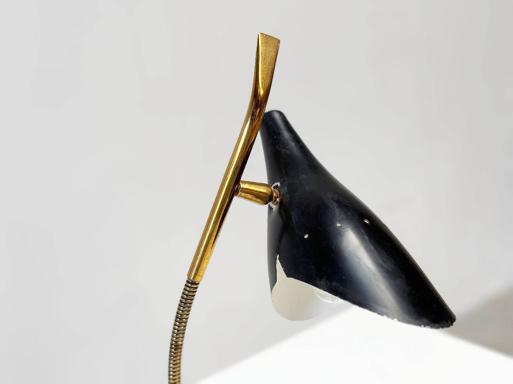 Lampe de table italienne par Oscar Torlasco pour Lumi