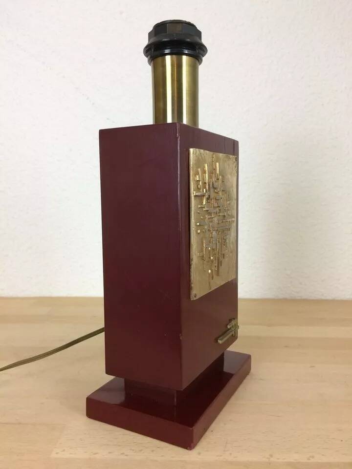 1980s vintage lamp base in red wood and gold metal.