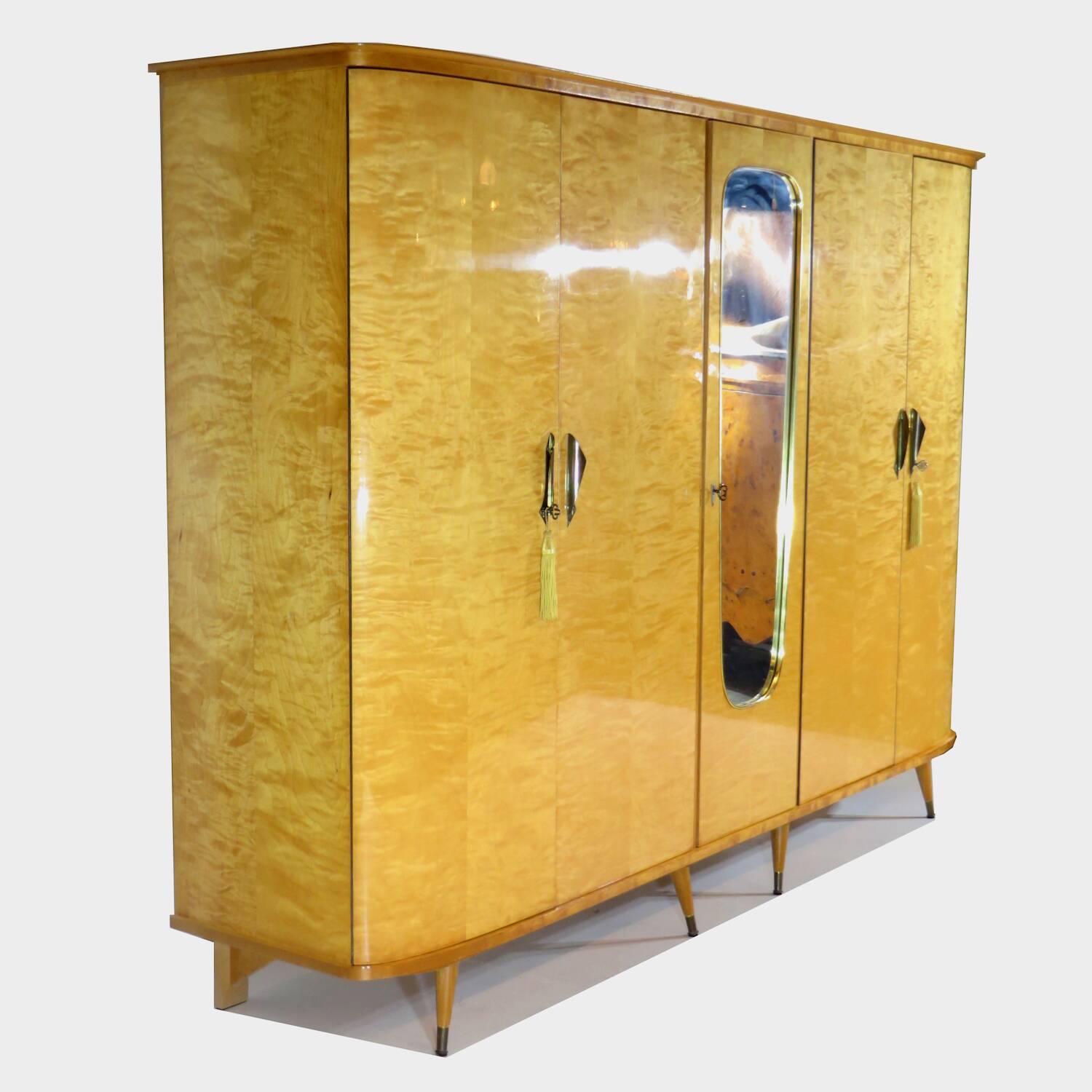 Grande armoire moderne à 5 portes du milieu du siècle en érable flammé, années 1950
