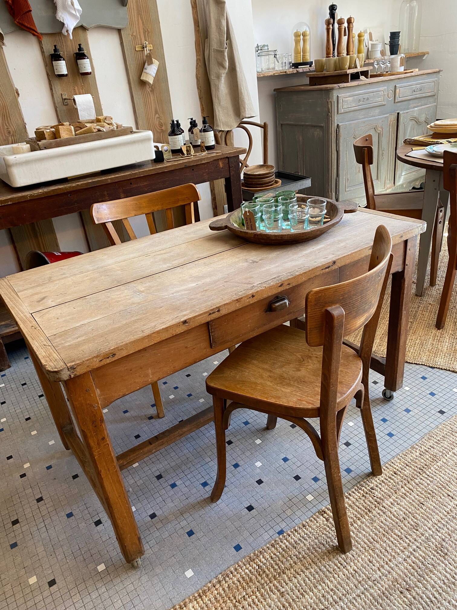 Farmhouse table for 4 people