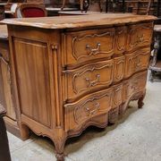 Commode arbalète style louis XV estampillée En merisier massif