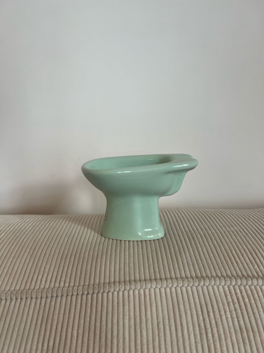 Kitsch vintage ceramic bidet ashtray
