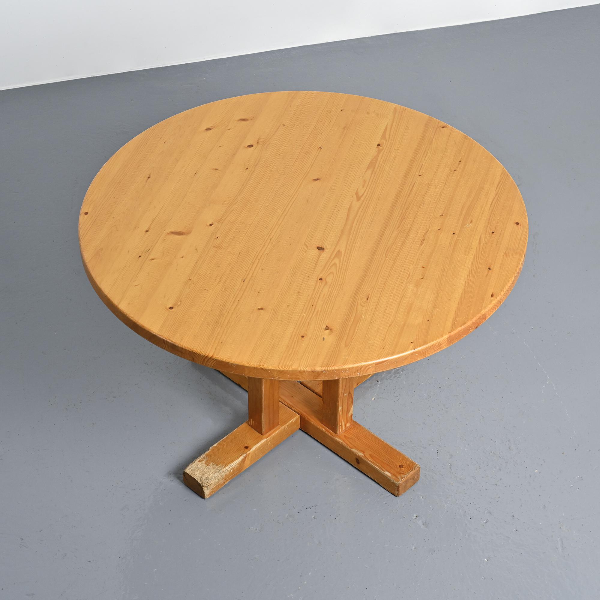 Round dining table, Méribel France, around 1970.