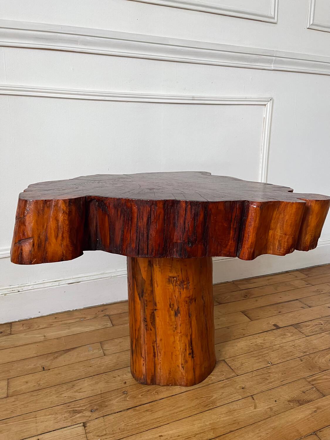Table basse brutaliste en bois massif