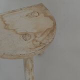 Half-moon tripod stool