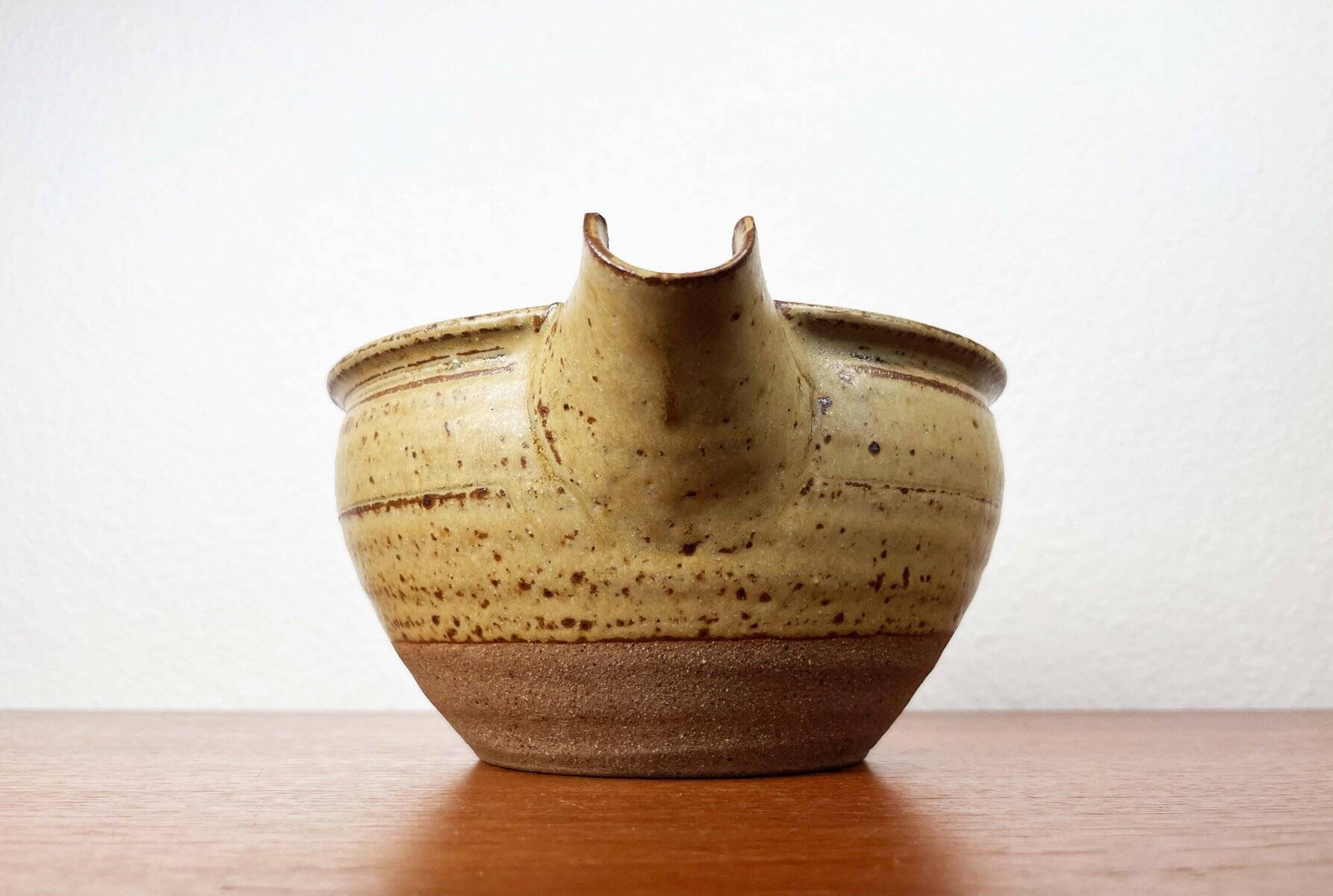 Mid-century modern British studio pottery bowl by Richard Batterham, 1960s.