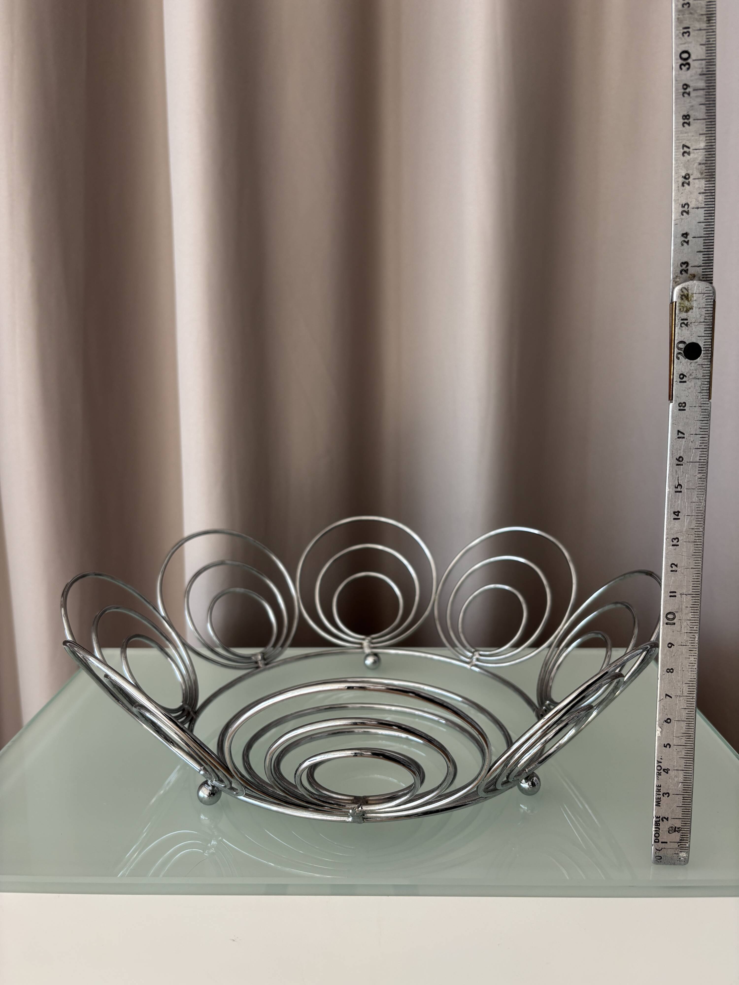 Vintage Y2K Chrome Spiral Fruit Basket – Space Age Wire Bowl