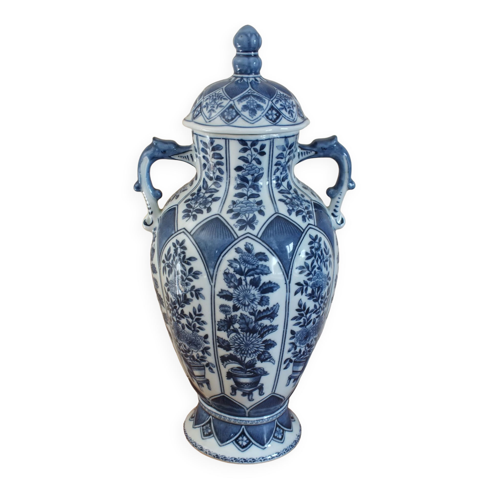 Covered pot in Delft porcelain