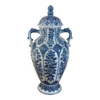 Covered pot in Delft porcelain