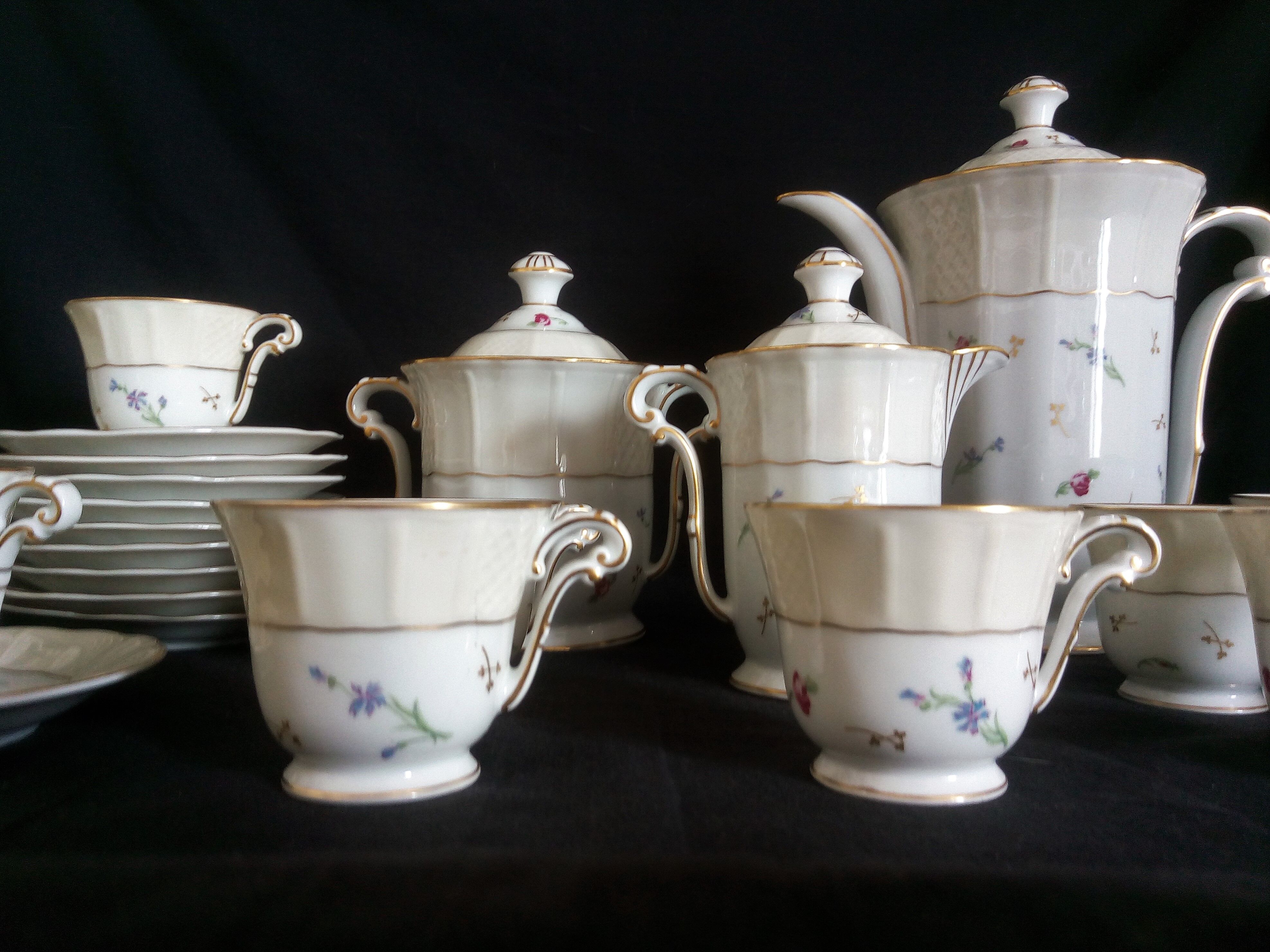 L. Bernardaud & Cie. - Limoges porcelain coffee set, Pompadour model, 1900s - 1927s