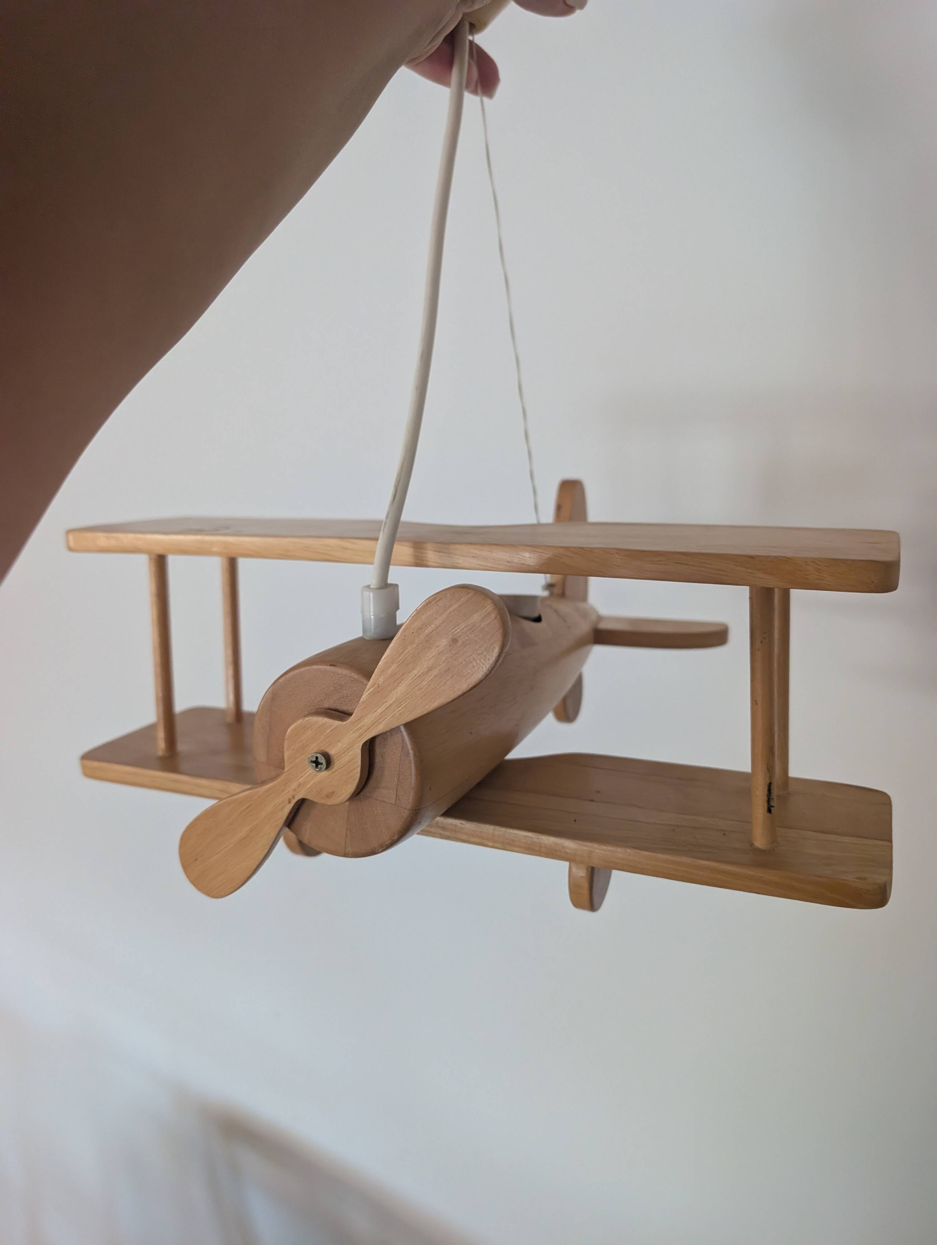 Wooden aircraft suspension