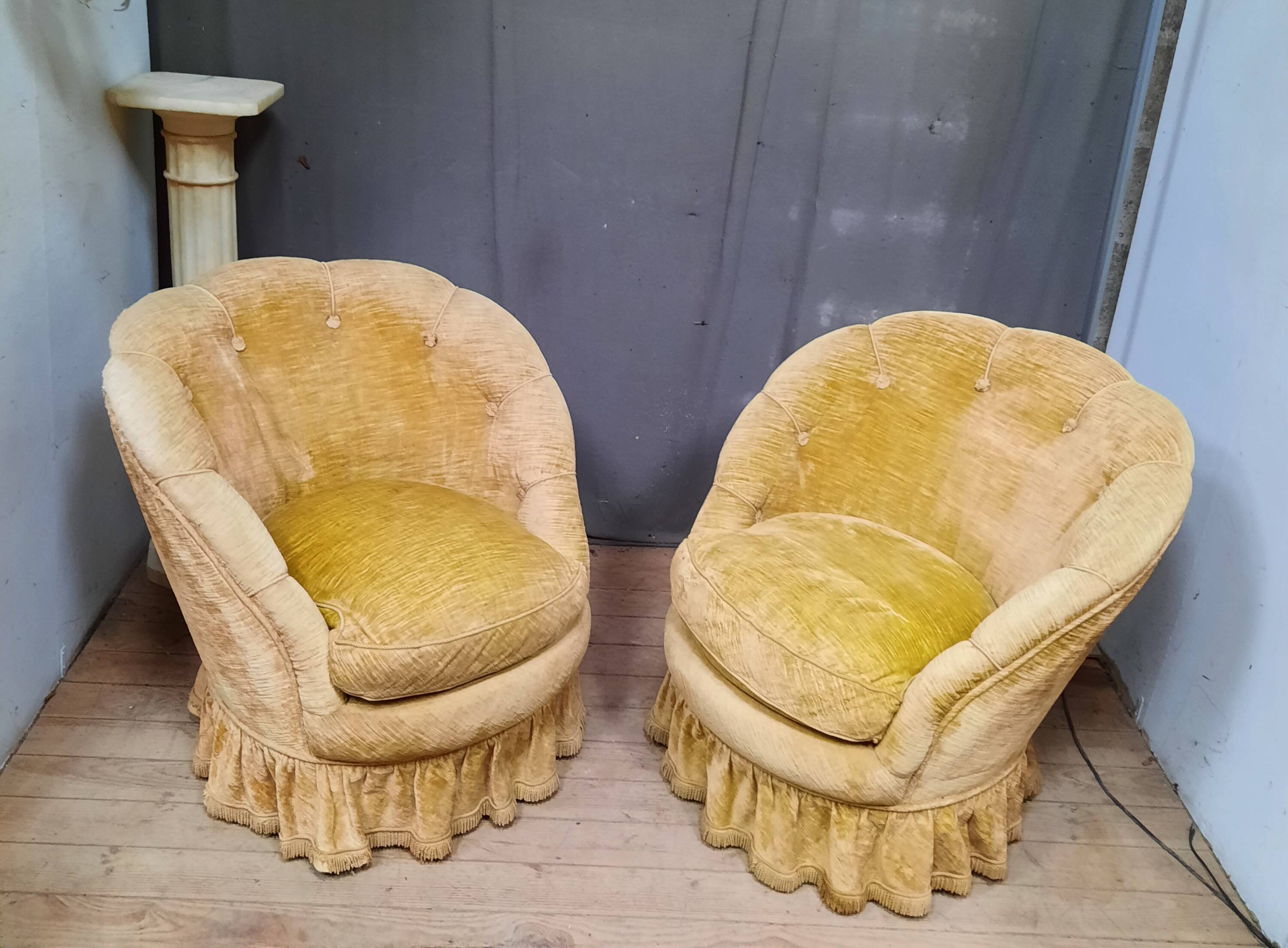 Pair of flared back toad armchairs