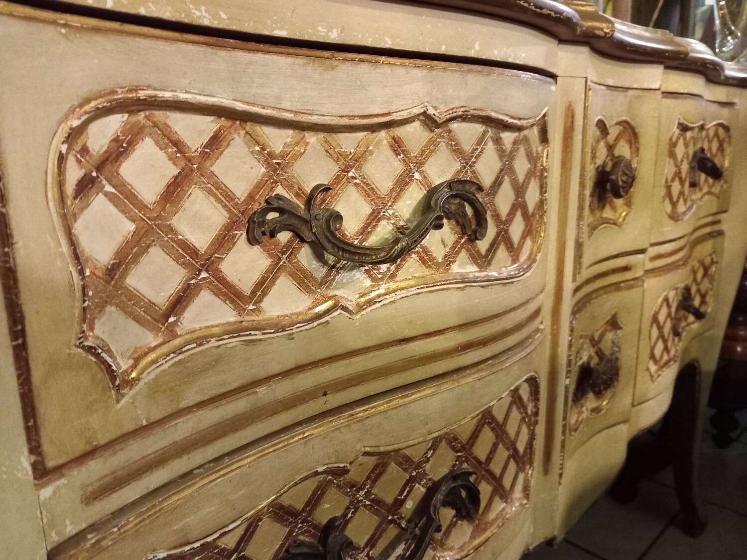 Commode 1900 galbée de style Louis xv