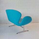 Blue arne jacobsen swan sofa canape fritz hansen light