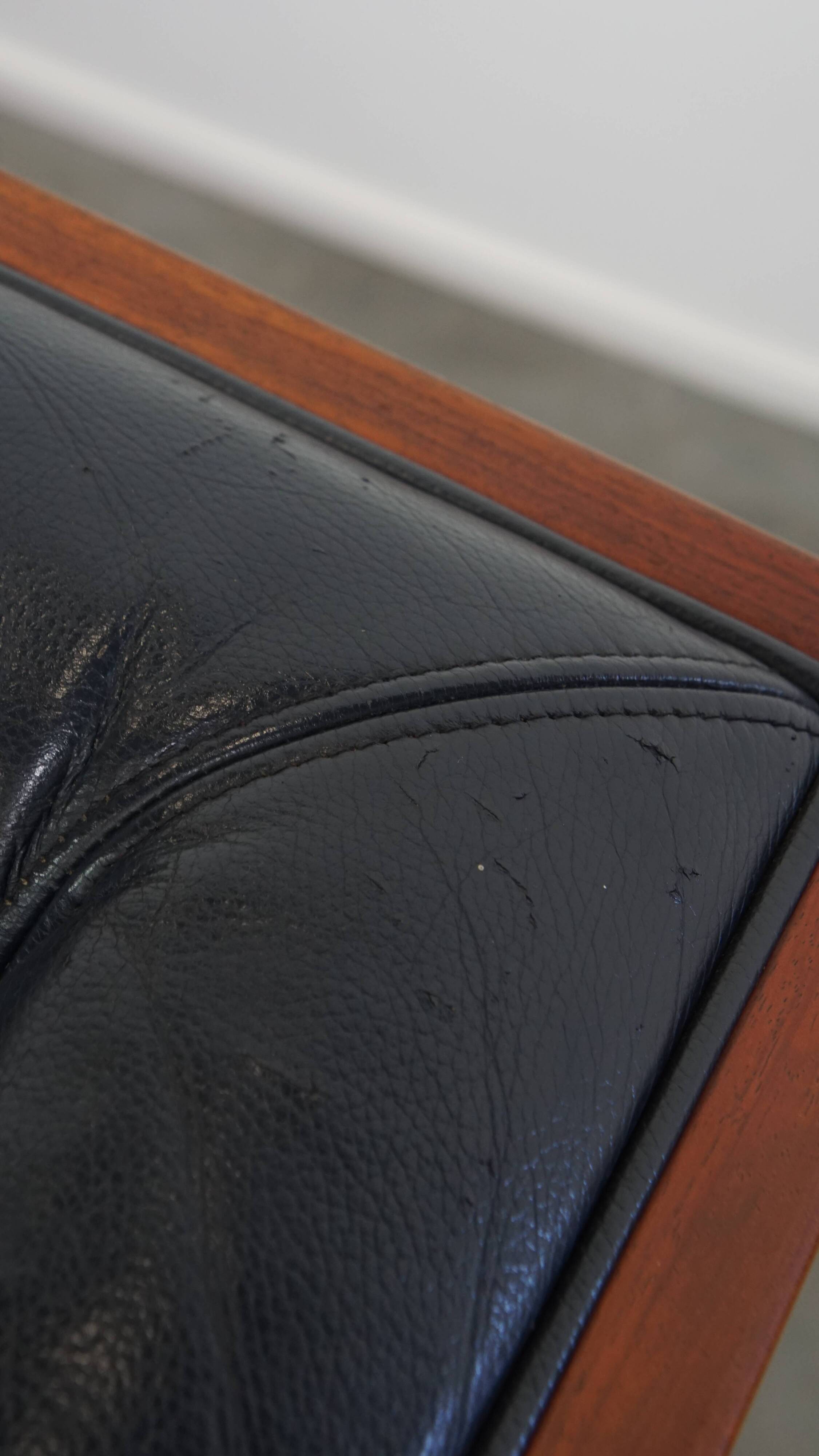 2 canapés Art Déco 2,5 places en cuir de vachette bleu foncé