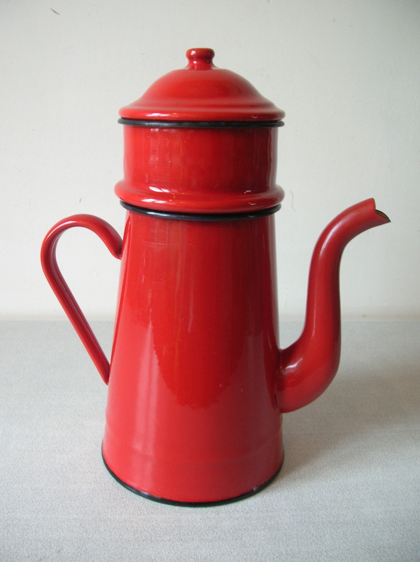Old red enamelled coffee maker 27 cm deco retro kitchen farm countryside