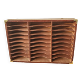 Compartmented wooden shelf