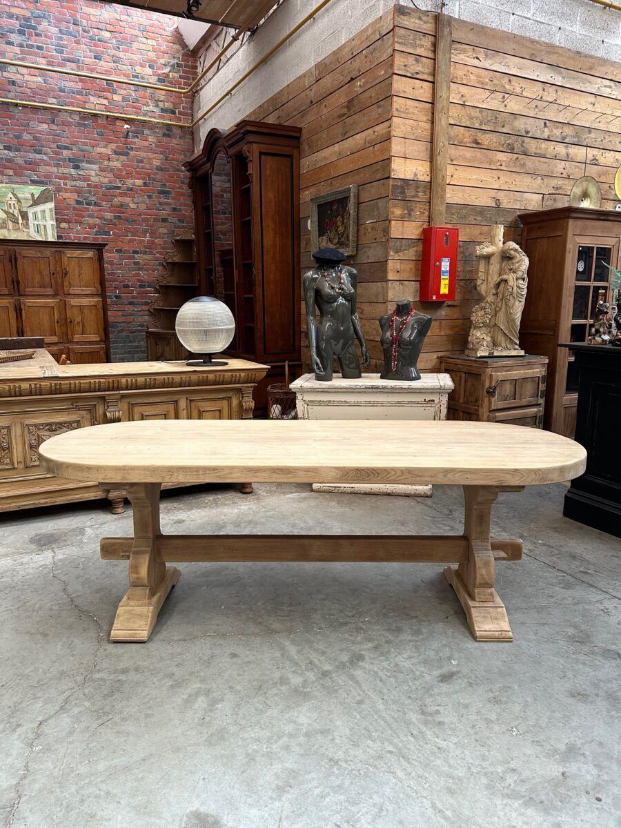 Monastery-style table in solid oak.