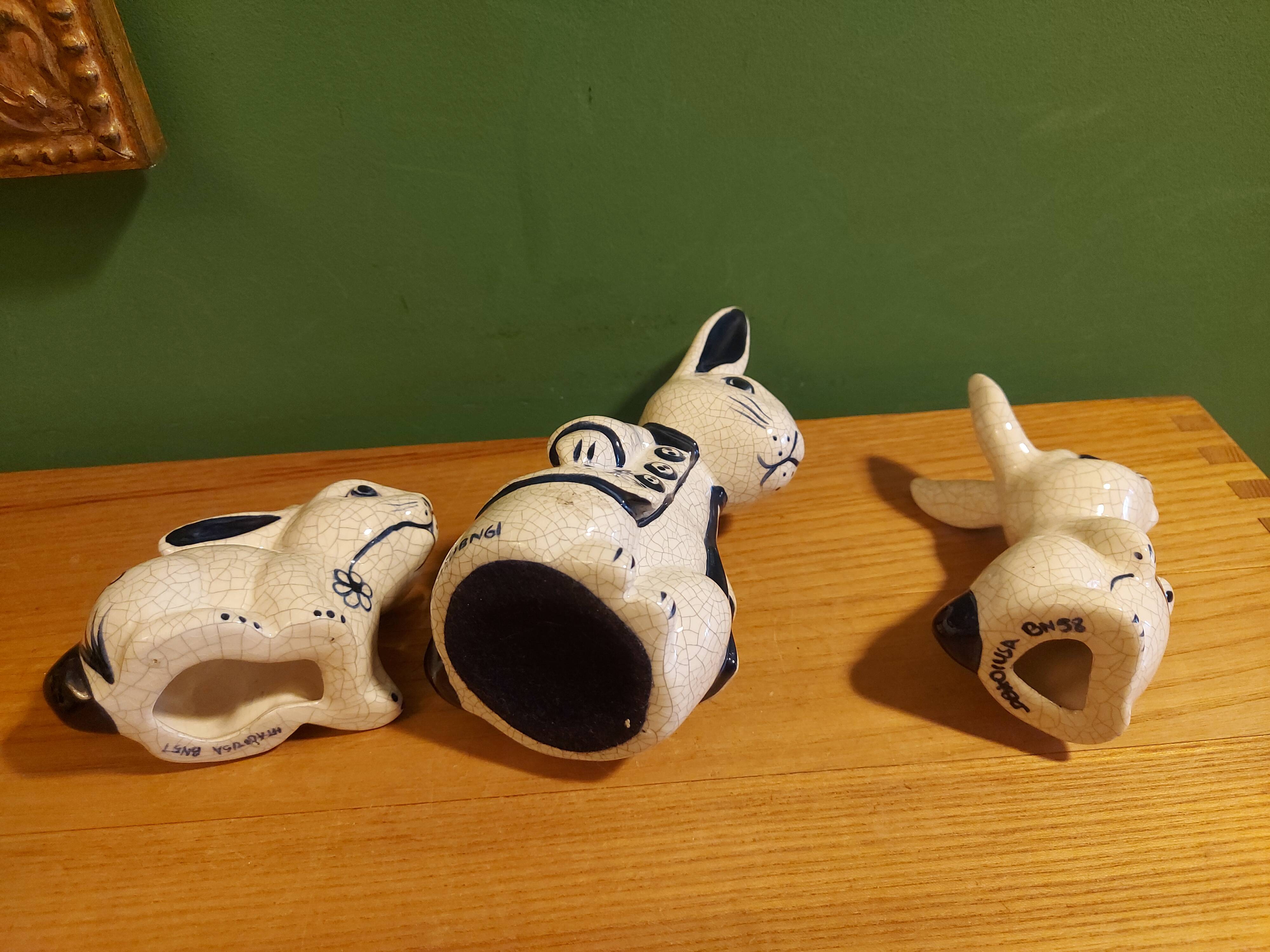 3 lapins en céramique craqelée  , poterier Dedham , Usa