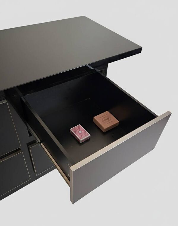 Meuble 4 tiroirs laqué noir David Lange avec plateau laqué