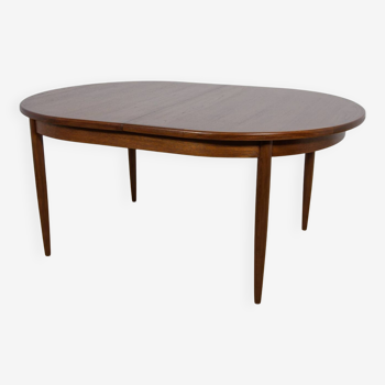 Mid-Century Oval Dining Table in Teak from G-Plan, 1960s