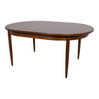 Mid-Century Oval Dining Table in Teak from G-Plan, 1960s