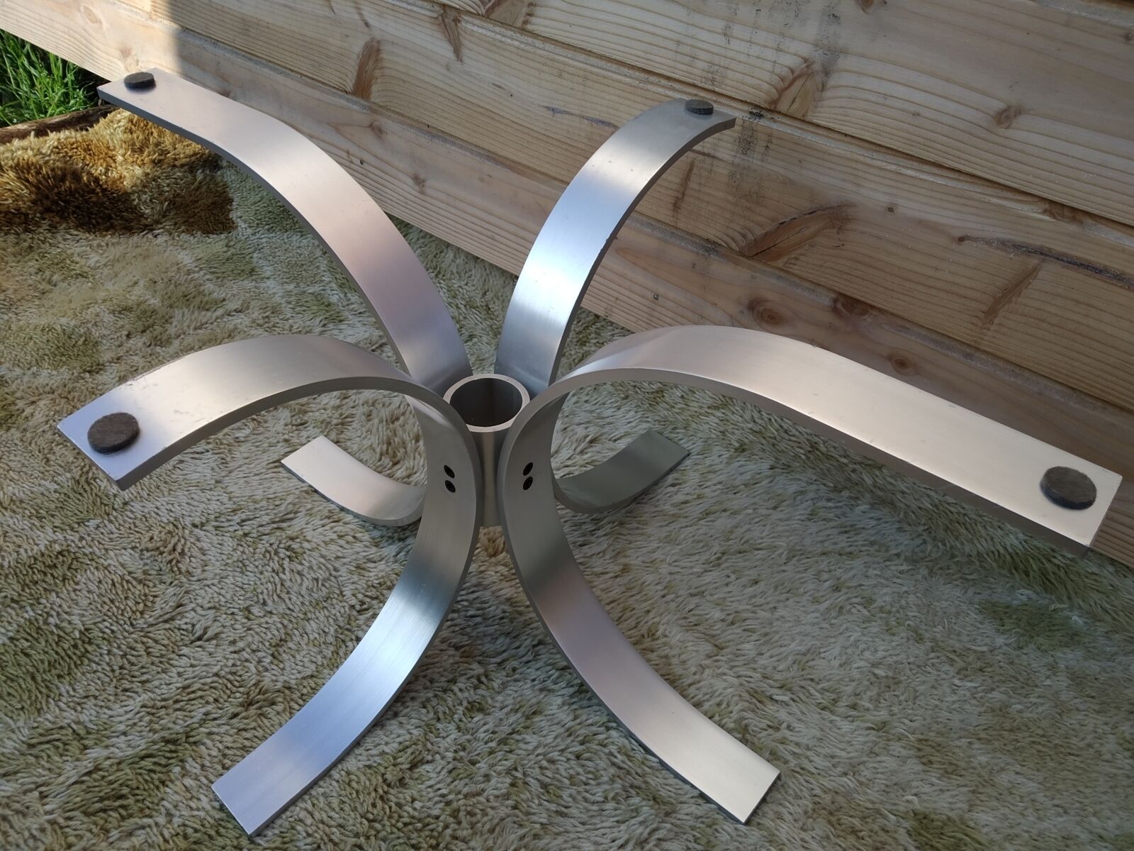 Table basse verre fumé pied aluminium brossé