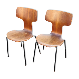 Pair of chairs "Hammer" by Arne Jacobsen for Fritz Hansen in 1966