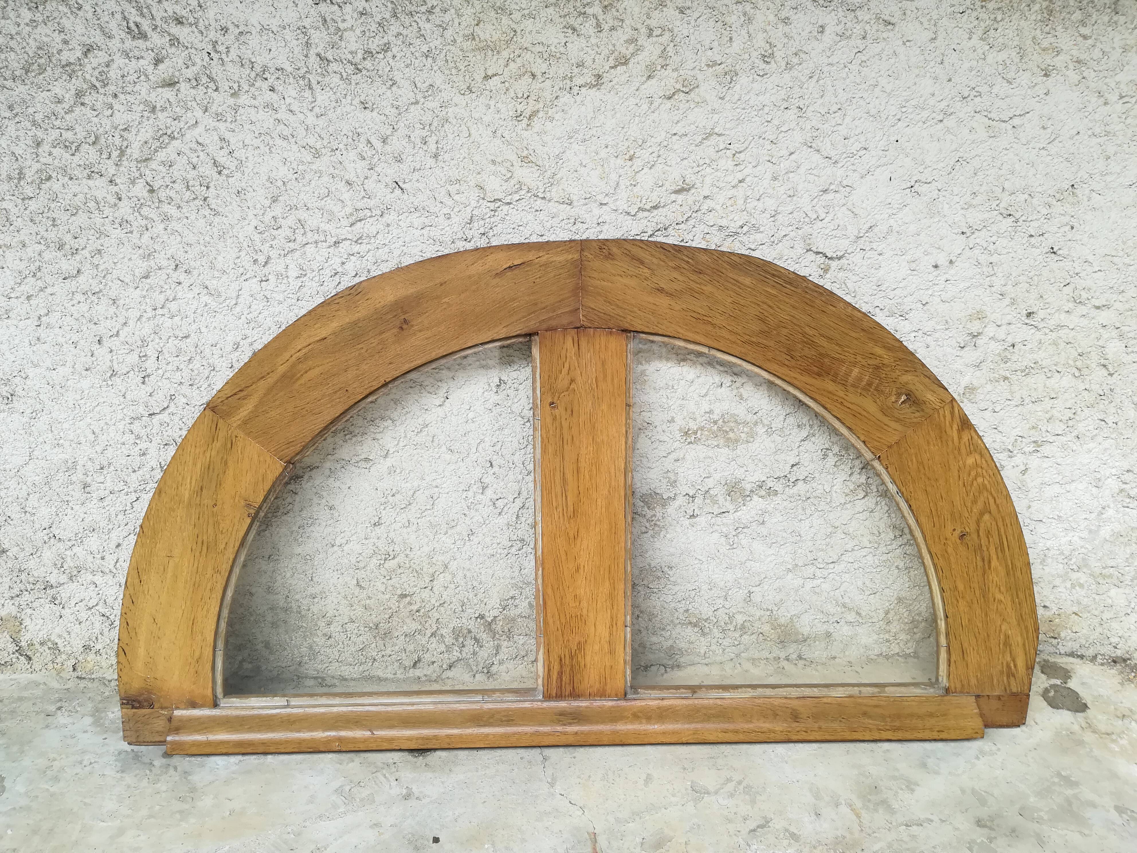 Impostes or half moon window