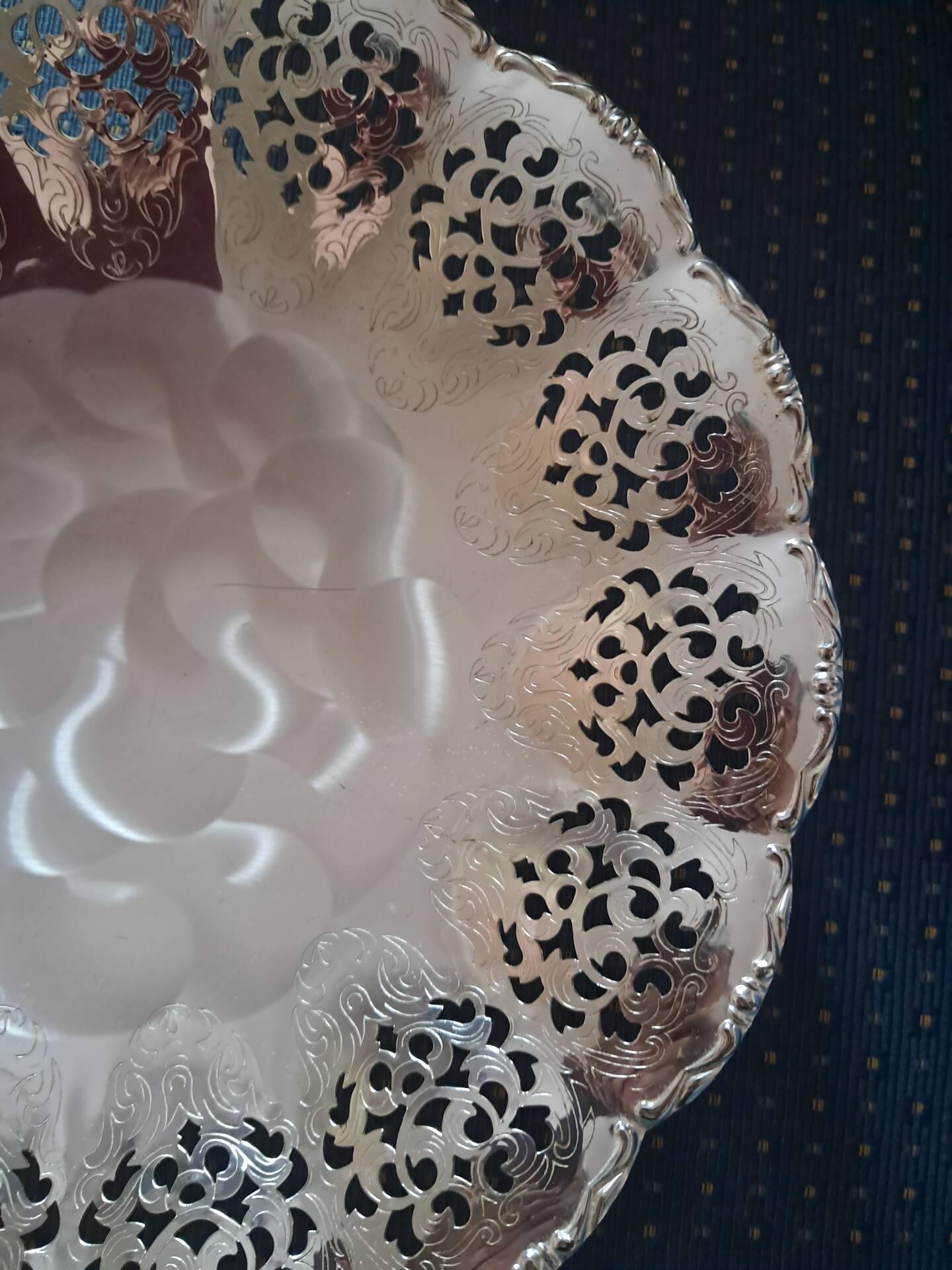 Metal bread basket