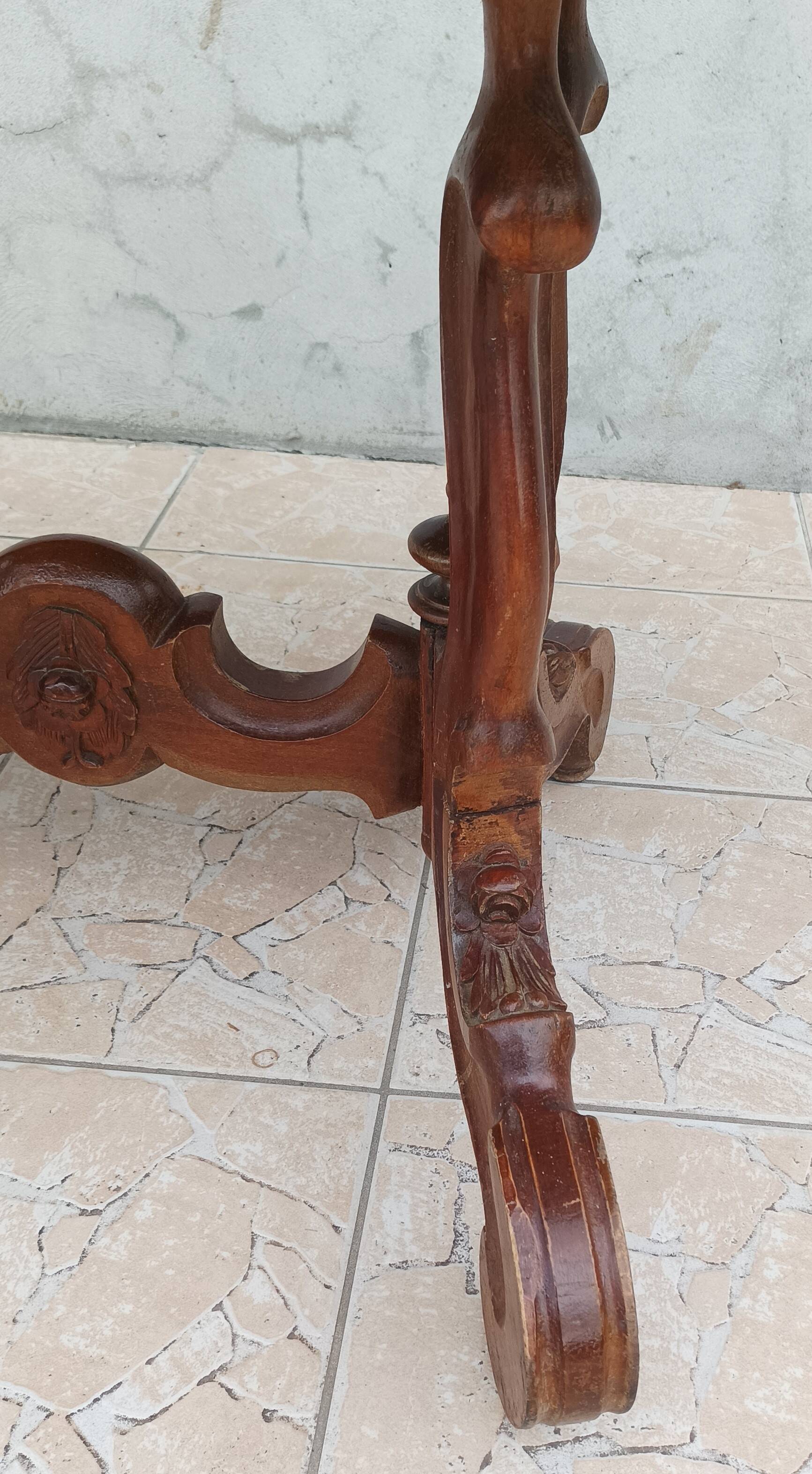 Napoleon III walnut gueridon table