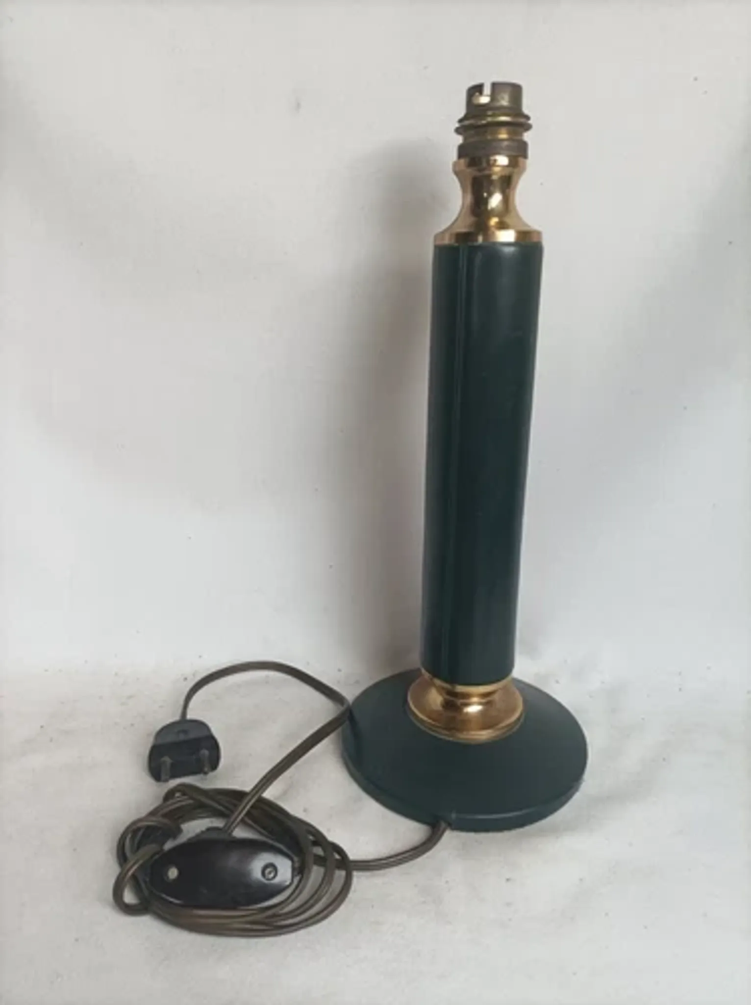 Vintage table lamp base from the 1970s/1980s in leather - in working condition.