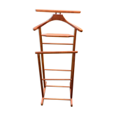 Valet de chambre, wearing wooden clothing in vintage mahogany color