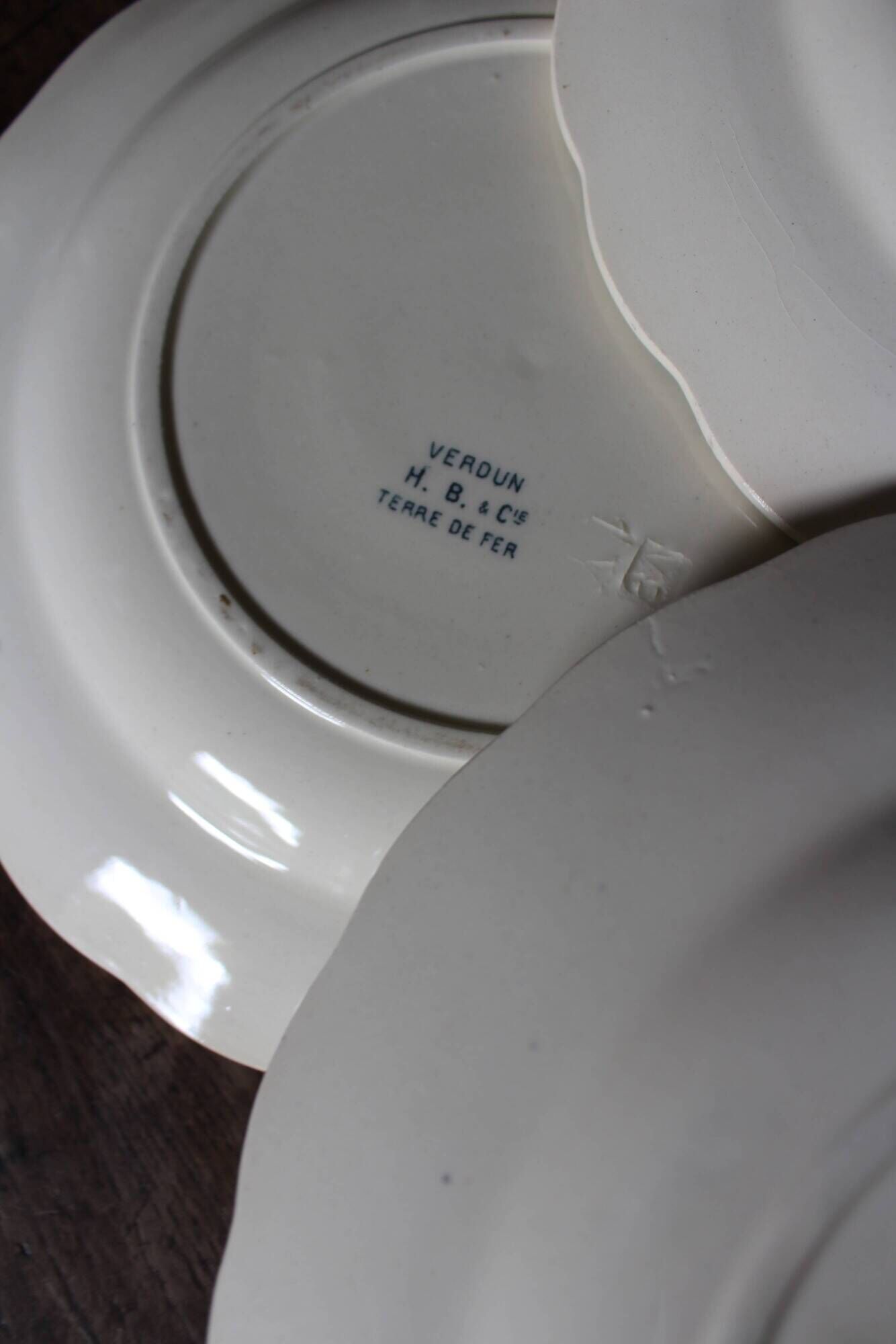 A set of 8 flat plates Terre de Fer Bleu Verdun HBC.