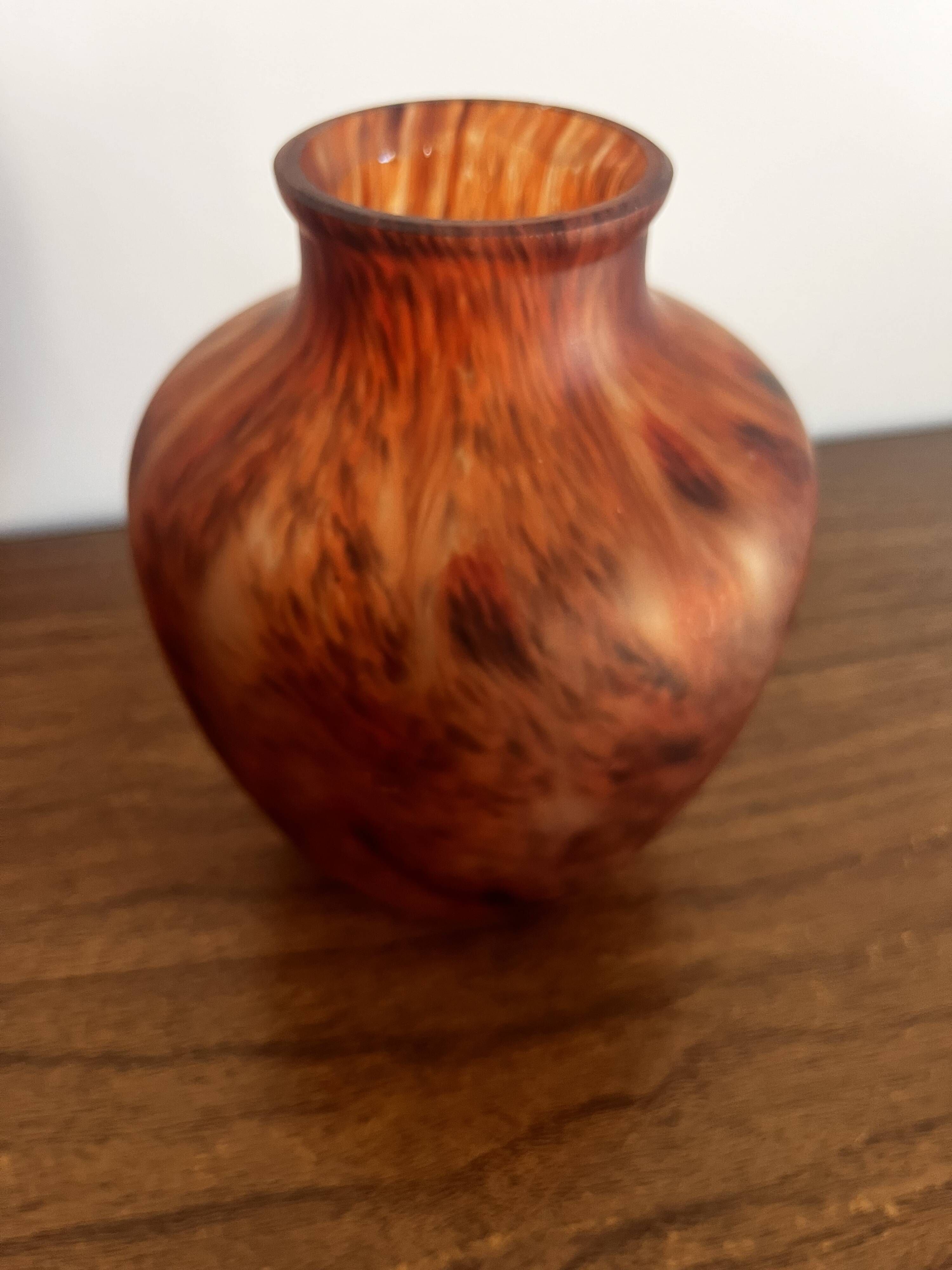 Vase en verre ambré
