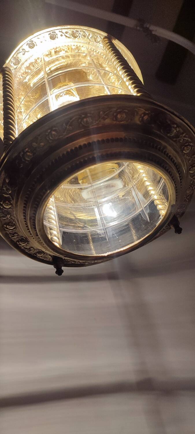 Lámpara de techo de latón y cristal. España, 1940s.