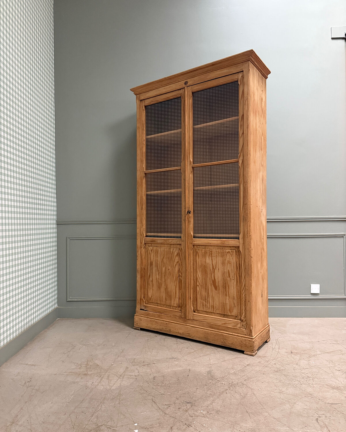 Vintage Delagrave display cabinet (renovated)