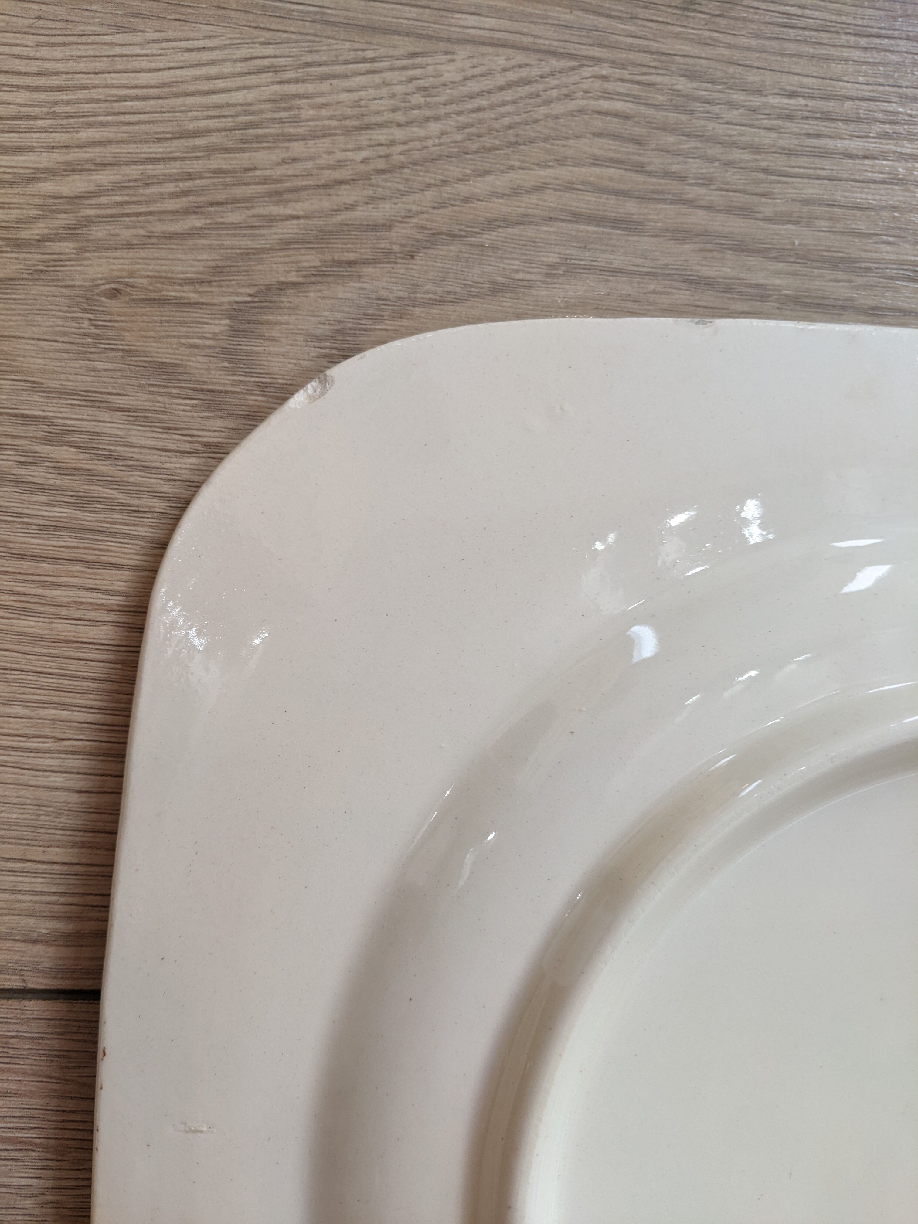 Série de 8 assiettes terre de fer Longchamp