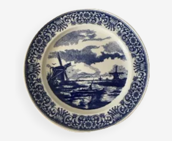 Assiette moyenne en porcelaine