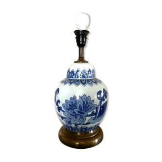Vintage Chinese porcelain lamp