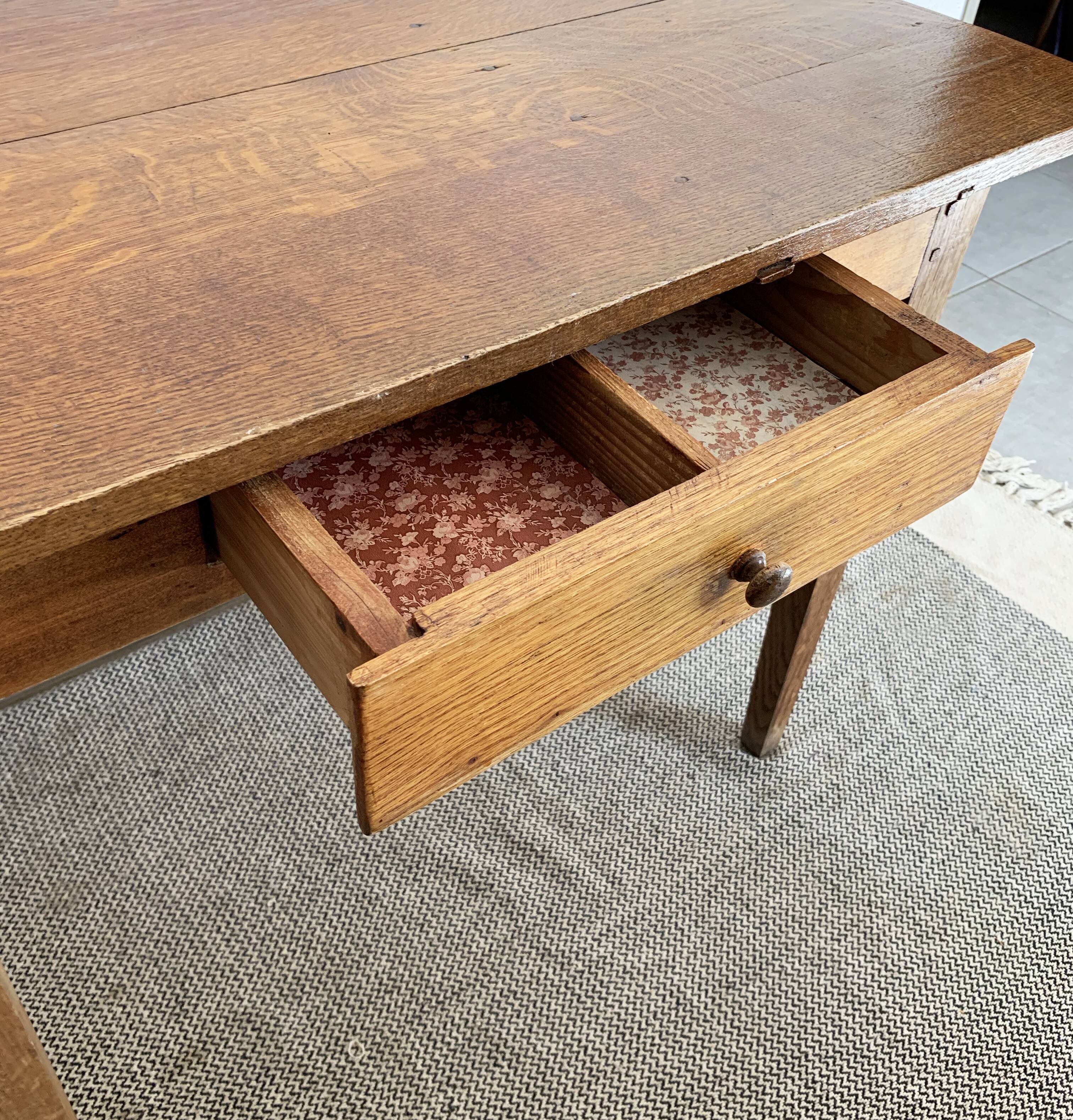 Authentic vintage farmhouse table in solid oak from the 50s and 60s