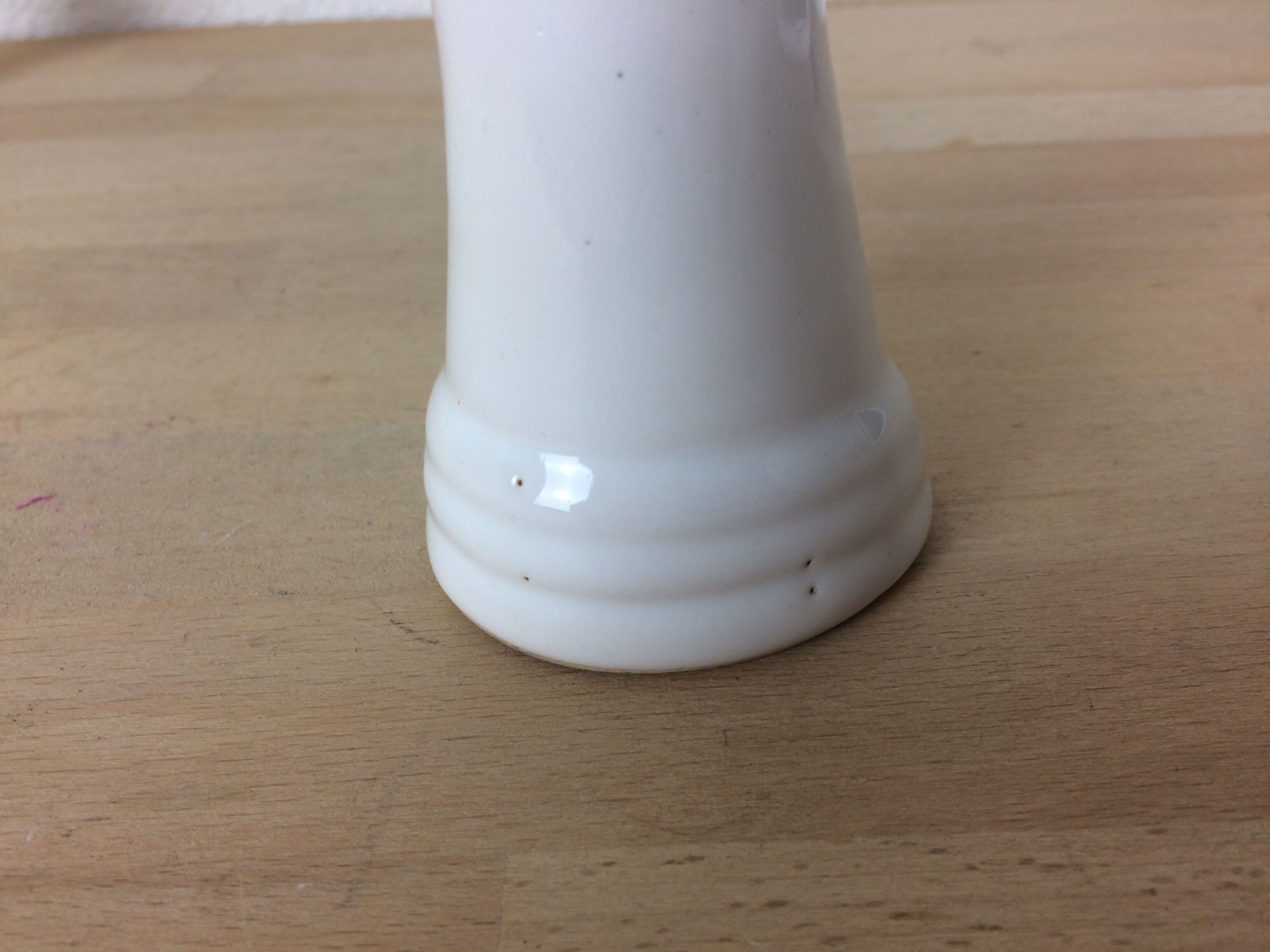 Hand soliflore baguier in white ceramic