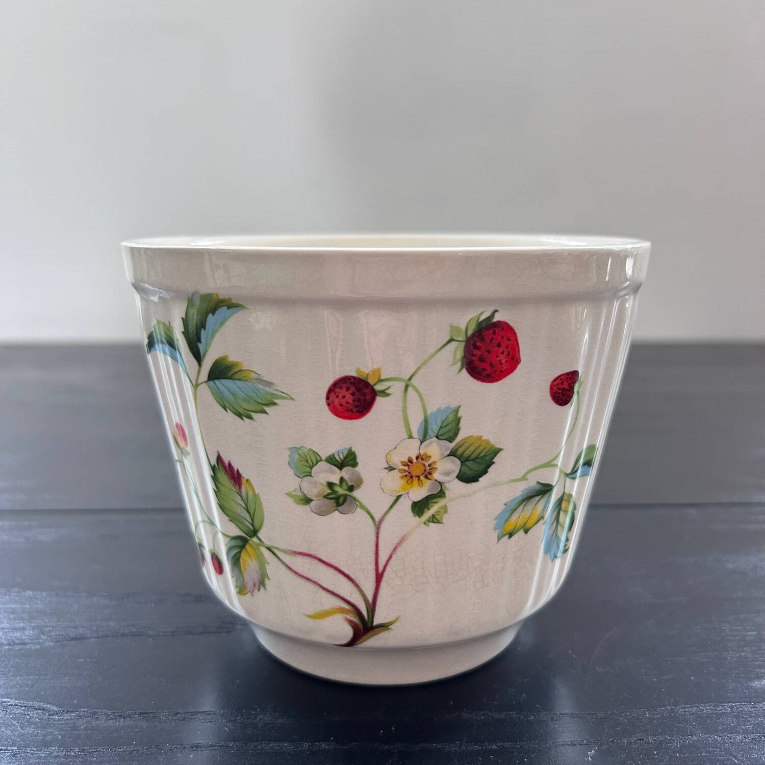 English flowerpot with strawberry decor