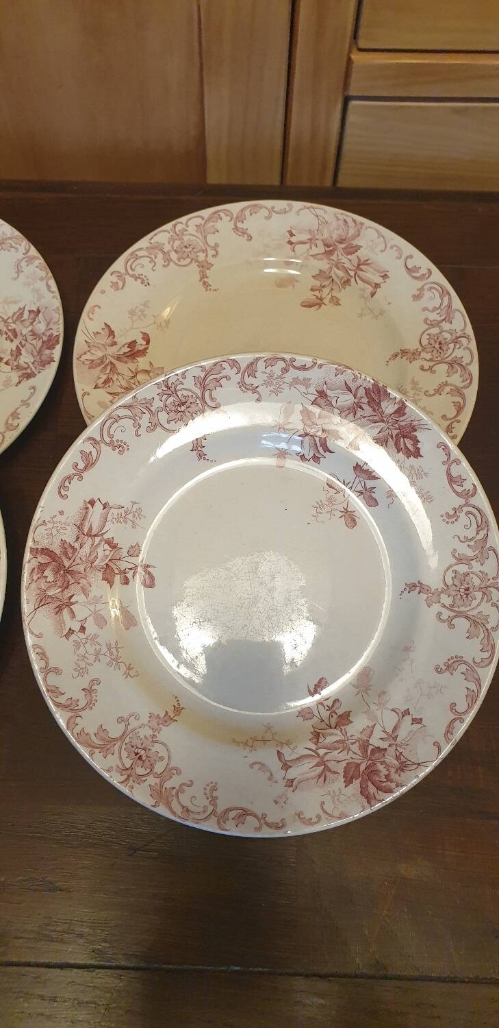 Four St Amand and Hamage flat plates
